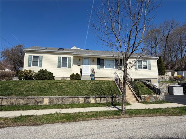  3 BR,  2.00 BTH &nbsp;Ranch style home in Croton-on-hudson