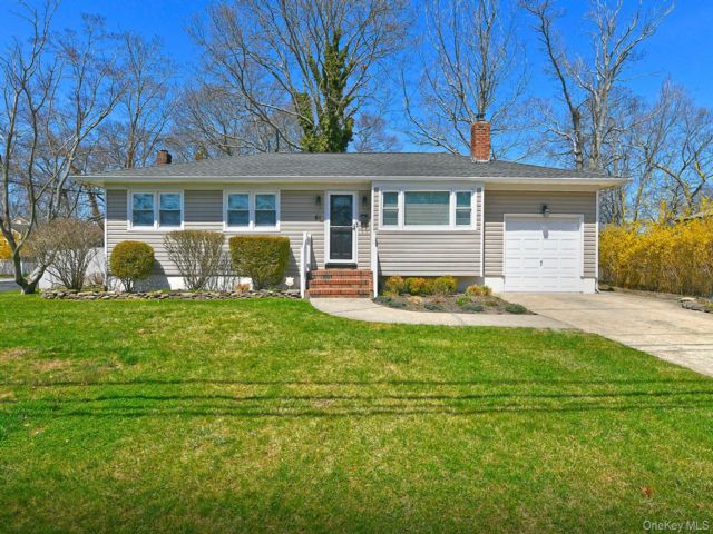  3 BR,  1.00 BTH &nbsp;Ranch style home in Ronkonkoma