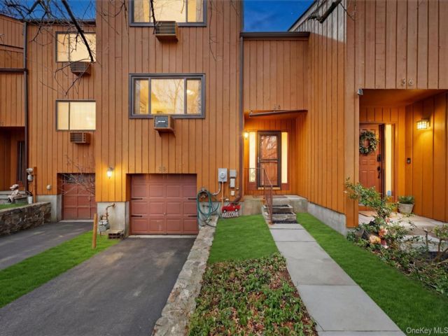  3 BR,  3.00 BTH &nbsp;House style home in Croton-on-hudson