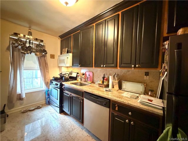  1 BR,  1.00 BTH &nbsp;Other style home in Woodside