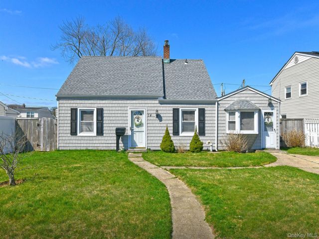  3 BR,  1.00 BTH &nbsp;Cape cod style home in Levittown