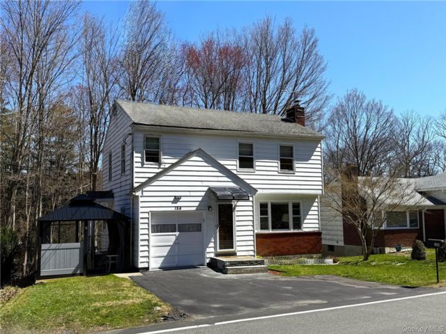  3 BR,  2.00 BTH &nbsp;Colonial style home in Highland Falls