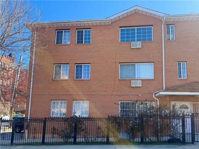  9 BR,  7.00 BTH &nbsp;House style home in Hollis