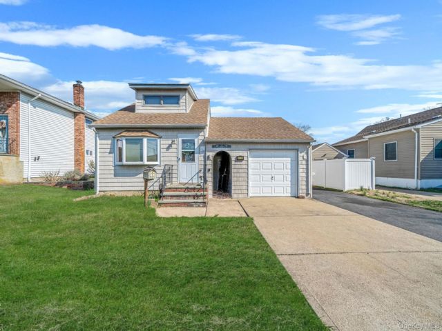  3 BR,  2.00 BTH &nbsp;Cape cod style home in Seaford