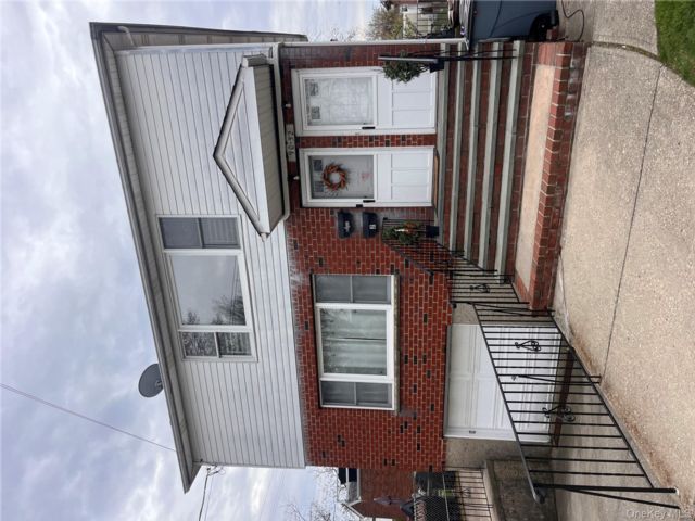  3 BR,  2.00 BTH &nbsp;Other style home in Queens Village
