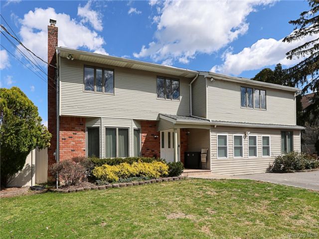  4 BR,  3.00 BTH &nbsp;Colonial style home in Dix Hills