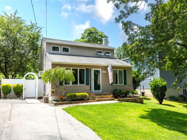 [Selden Real Estate, listing number 7272906]