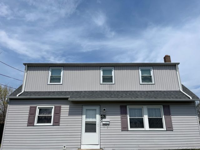  5 BR,  2.00 BTH &nbsp;Exp cape style home in Wyandanch