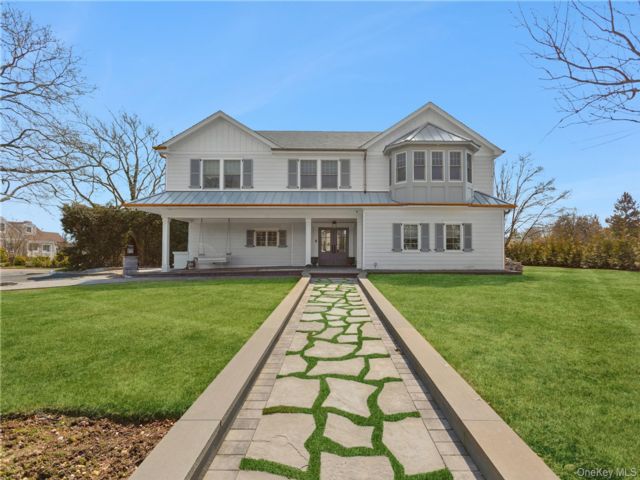  7 BR,  4.00 BTH &nbsp;Modern style home in Hewlett Neck