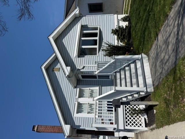  3 BR,  1.00 BTH &nbsp;Bungalow style home in Long Beach