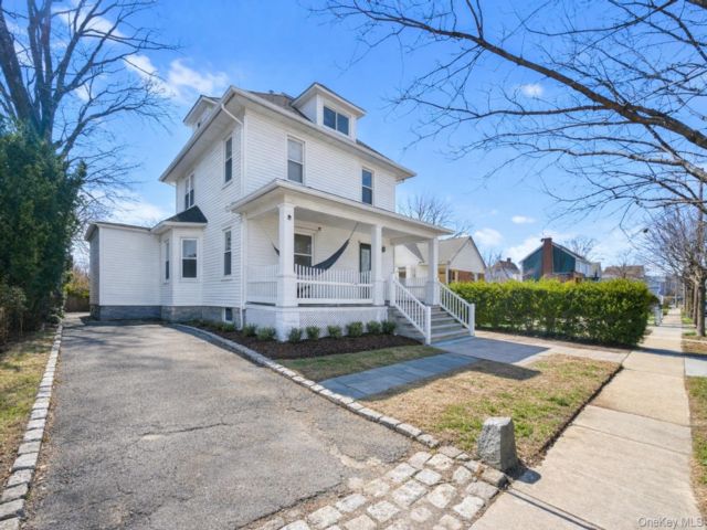 5 BR,  3.00 BTH &nbsp;Colonial style home in Hempstead