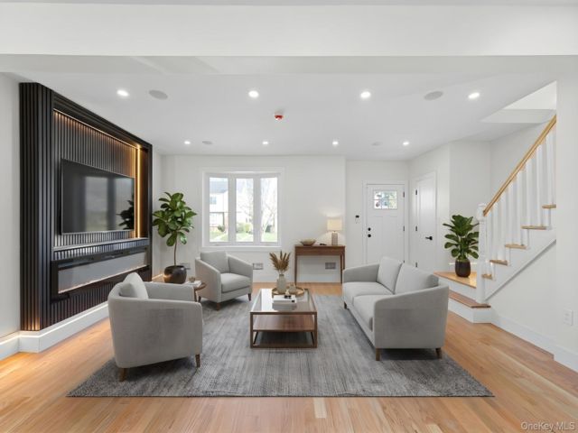  5 BR,  3.00 BTH &nbsp;Colonial style home in Cambria Heights