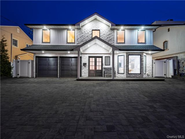  4 BR,  3.00 BTH &nbsp;Splanch style home in Oceanside