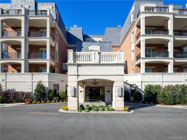  2 BR,  3.00 BTH &nbsp;Other style home in North Hills