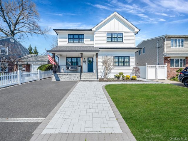  4 BR,  4.00 BTH &nbsp;Colonial style home in Carle Place