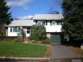  3 BR,  2.00 BTH &nbsp;Split level style home in Glen Cove
