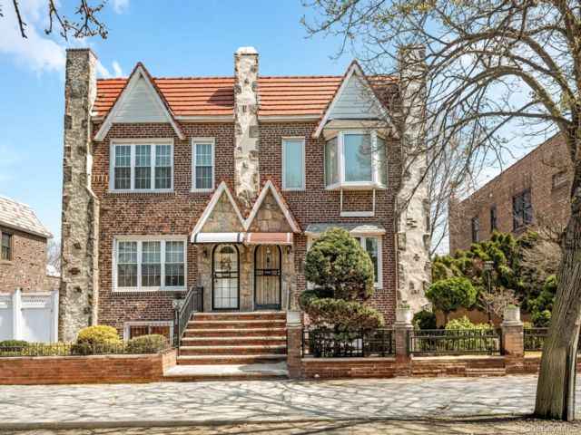  4 BR,  3.00 BTH &nbsp;Tudor style home in Middle Village