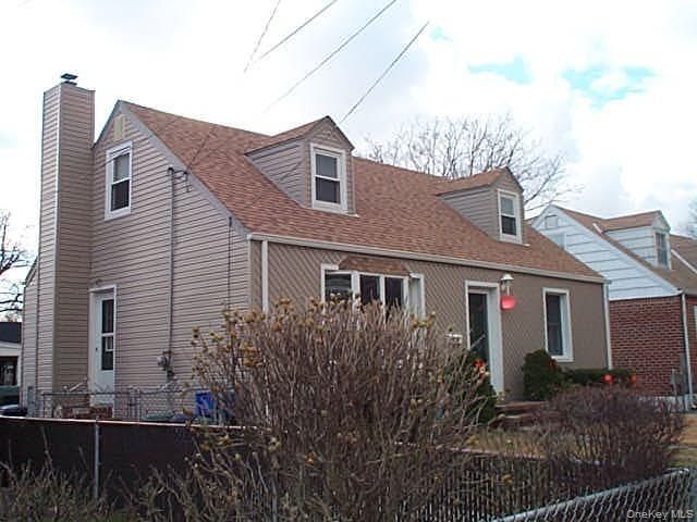  3 BR,  1.00 BTH &nbsp;Cape cod style home in Valley Stream