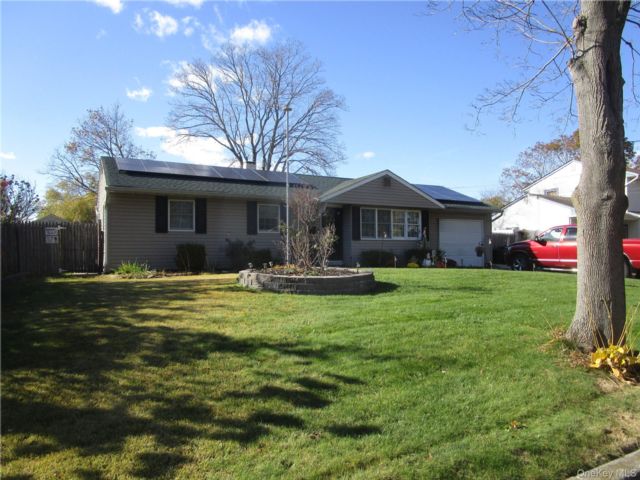  4 BR,  2.00 BTH &nbsp;Ranch style home in Medford