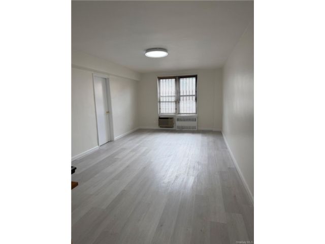  2 BR,  1.00 BTH &nbsp;Other style home in Elmhurst