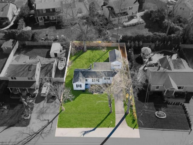  2 BR,  1.00 BTH &nbsp;Ranch style home in Blue Point