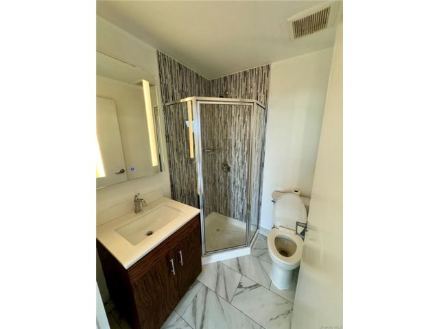  3 BR,  2.00 BTH &nbsp;Contemporary style home in Briarwood