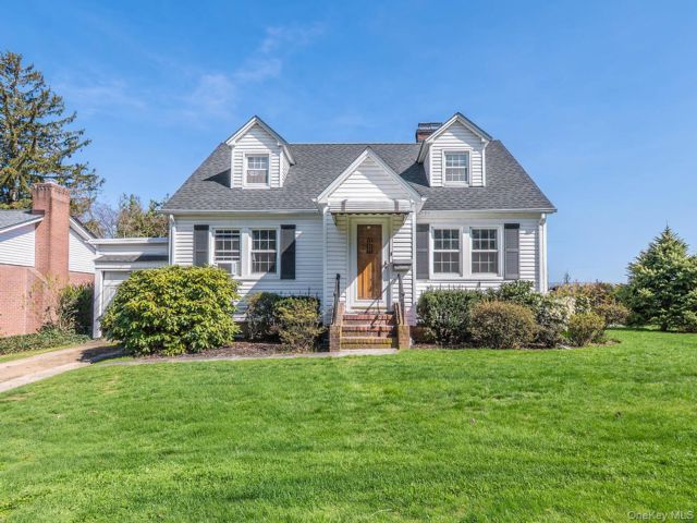  4 BR,  2.00 BTH &nbsp;Cape cod style home in Greenvale