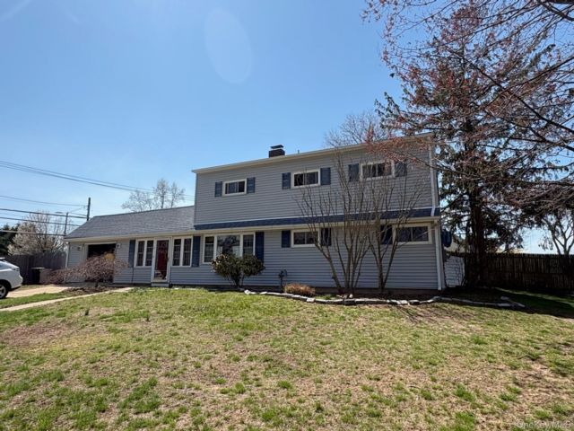  6 BR,  2.00 BTH &nbsp;Exp ranch style home in Wantagh