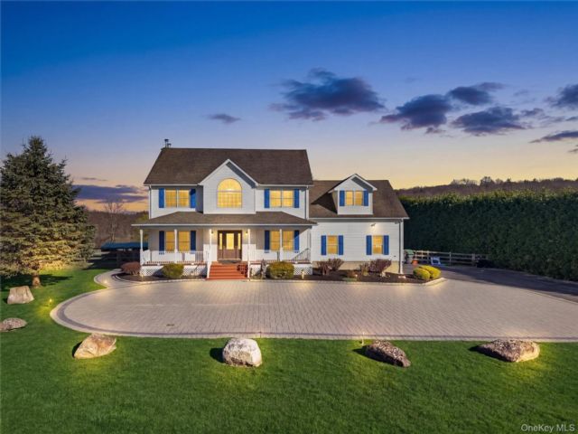  4 BR,  4.00 BTH &nbsp;Colonial style home in Middletown