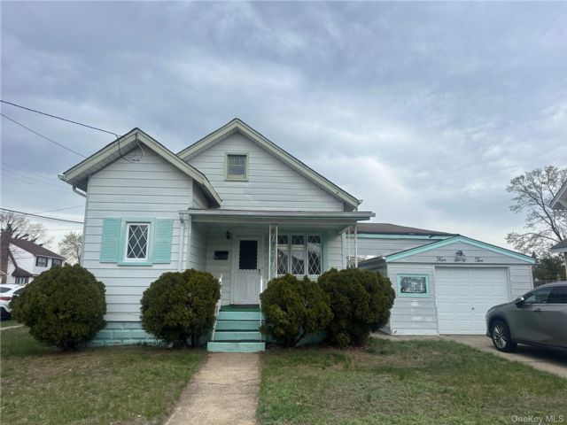  3 BR,  1.00 BTH &nbsp;Bungalow style home in Oceanside