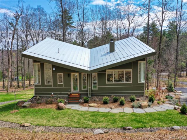  3 BR,  3.00 BTH &nbsp;Contemporary style home in Stone Ridge