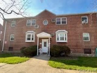 [Howard Beach Real Estate, listing number 7273410]