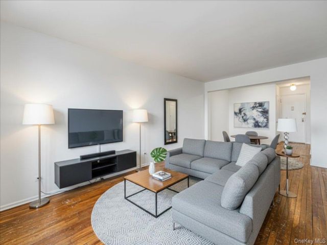  1 BR,  1.00 BTH &nbsp;Other style home in Queens Village