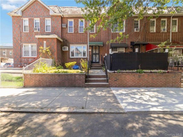  3 BR,  2.00 BTH &nbsp;Other style home in East Elmhurst