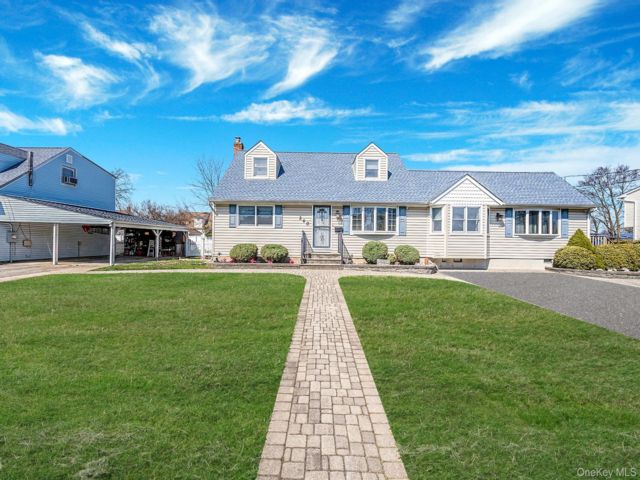 6 BR,  3.00 BTH &nbsp;Exp cape style home in Copiague