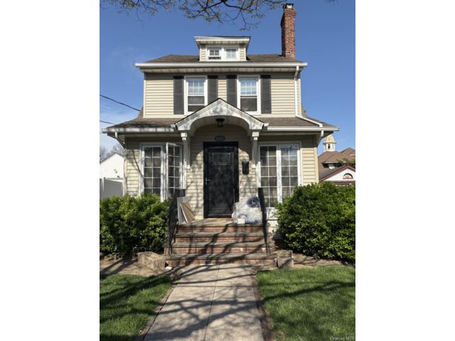  3 BR,  2.00 BTH &nbsp;Colonial style home in Hollis