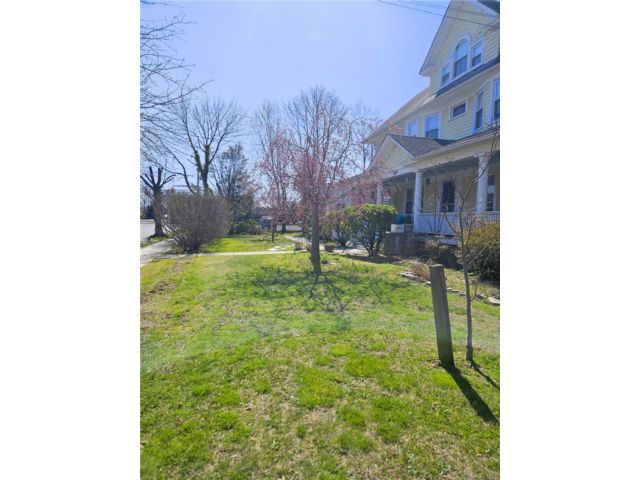  1 BR,  1.00 BTH &nbsp;Victorian style home in Oceanside