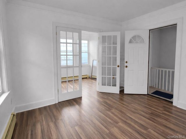  3 BR,  1.00 BTH &nbsp;Colonial style home in College Point