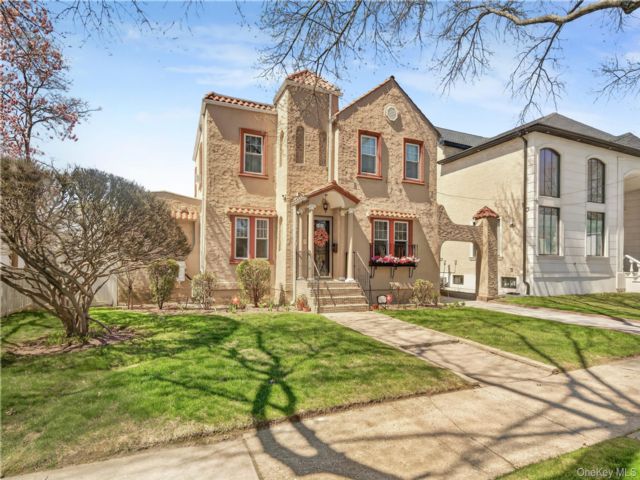  4 BR,  3.00 BTH &nbsp;Bungalow style home in Queens Village