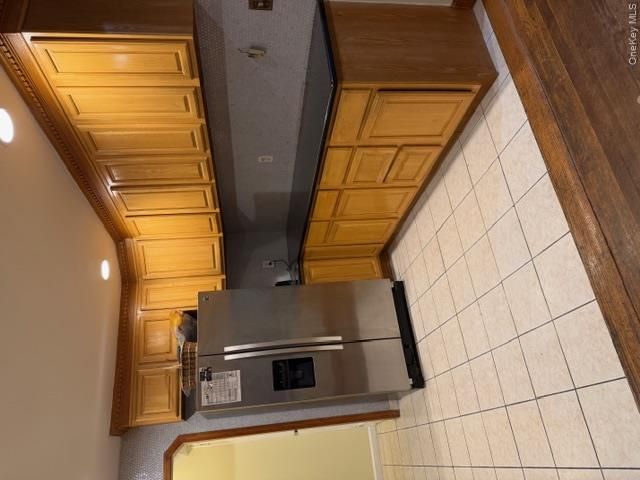  4 BR,  2.00 BTH &nbsp;Colonial style home in Farmingdale