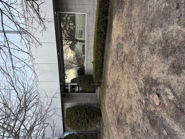 Studio,  0.00 BTH &nbsp;Commercial style home in West Islip