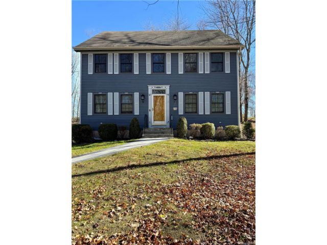  4 BR,  3.00 BTH &nbsp;Colonial style home in Middletown