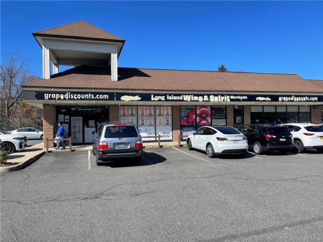 Studio,  0.00 BTH &nbsp;House style home in Commack