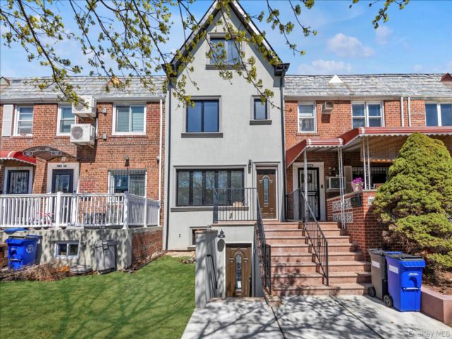  4 BR,  4.00 BTH &nbsp;House style home in Flushing