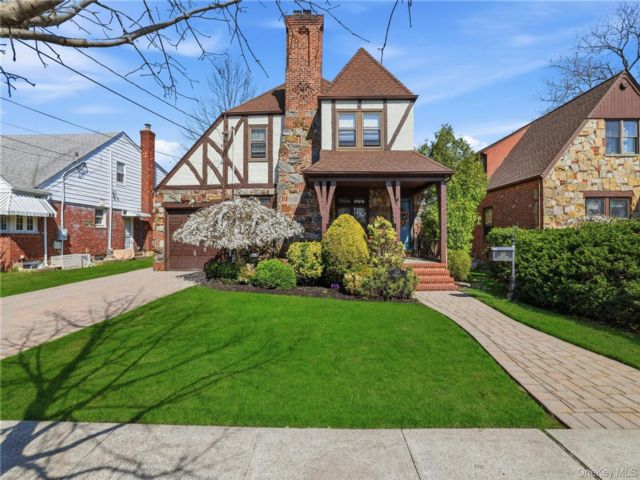  4 BR,  3.00 BTH &nbsp;Tudor style home in Williston Park