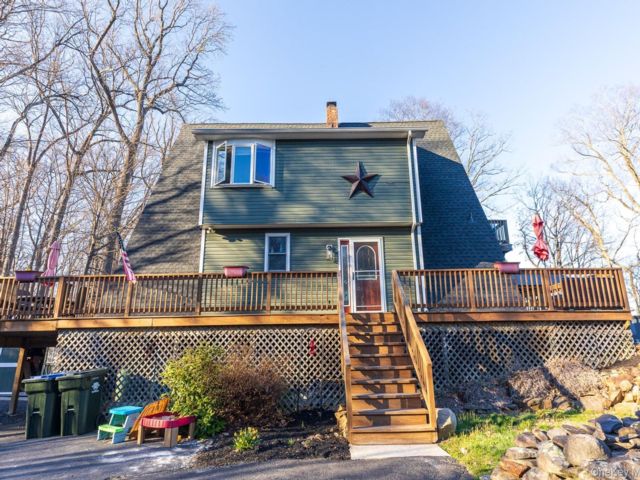  4 BR,  3.00 BTH &nbsp;A-frame style home in Newburgh