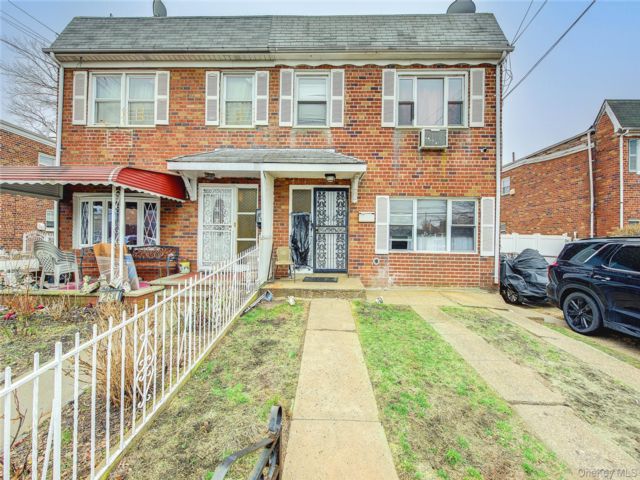  5 BR,  2.00 BTH &nbsp;House style home in Queens Village