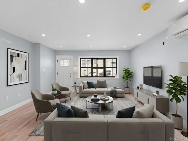  6 BR,  5.00 BTH &nbsp;House style home in Springfield Gardens