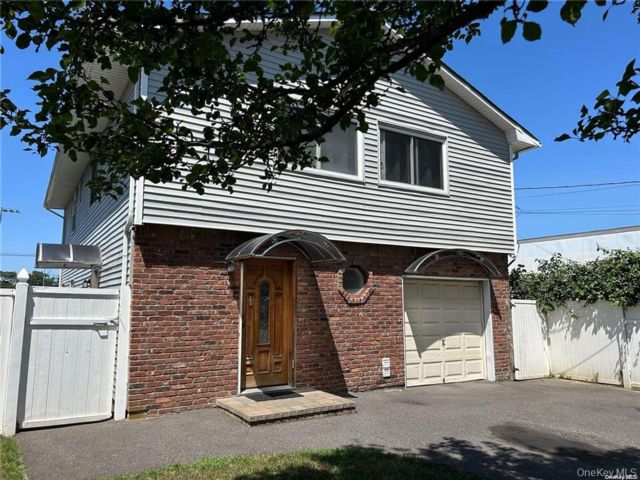  5 BR,  3.00 BTH &nbsp;Hi ranch style home in Massapequa