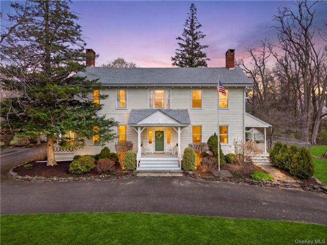  4 BR,  3.00 BTH &nbsp;Colonial style home in Cornwall